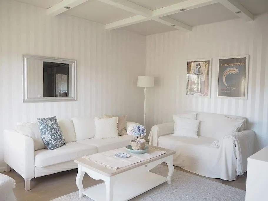 Spacious Apartment With Balcony And Great Location Хельсинки Финляндия