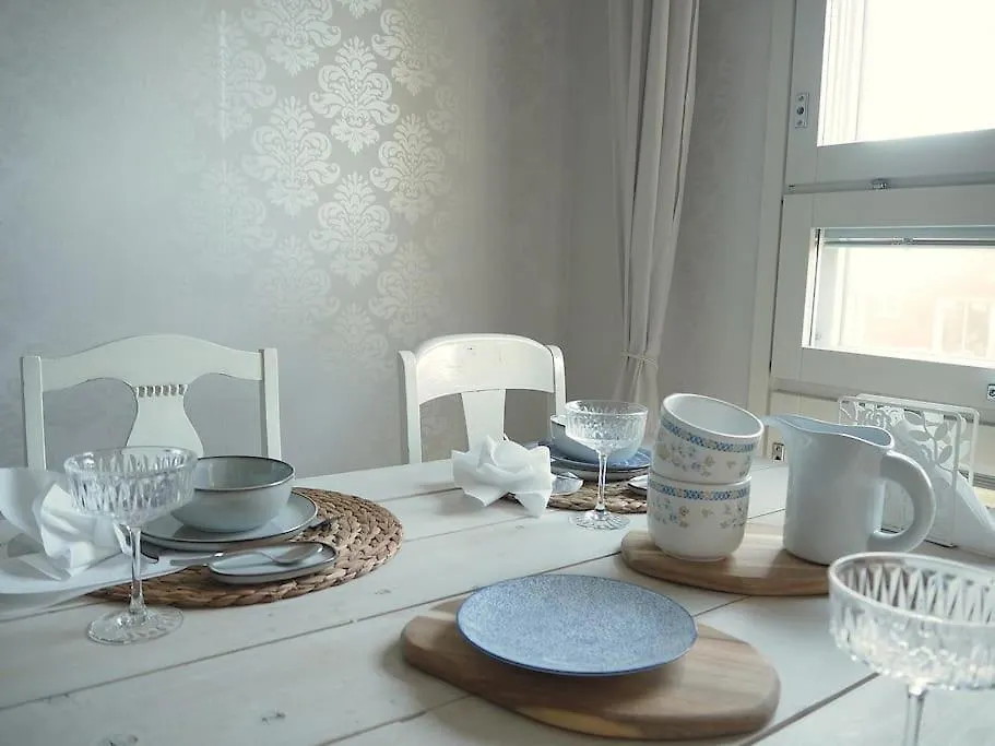 Spacious Apartment With Balcony And Great Location Хельсинки