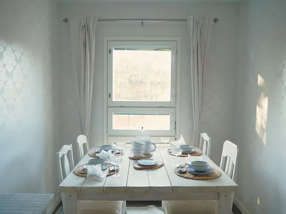 Spacious Apartment With Balcony And Great Location Хельсинки