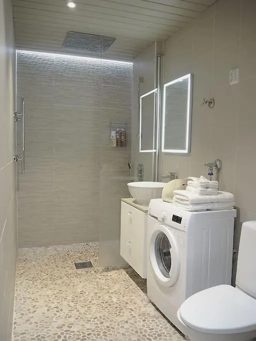 Spacious Apartment With Balcony And Great Location Helsinki Finlandia